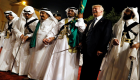 بالصور.. ترامب يؤدي العرضة السعودية برفقة الملك سلمان