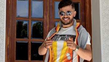 الفنان المغربي حاتم عمور