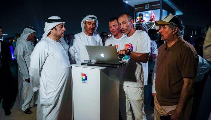 بلدية دبي تدشن أول شاطئ عام في المنطقة للسباحة الليلية