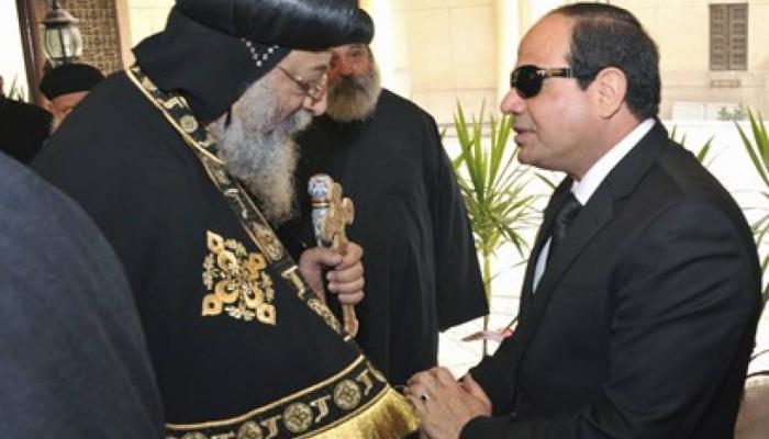السيسي وتواضروس خلال العزاء في حادث إرهابي سابق