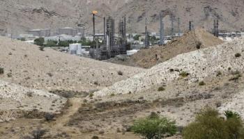موقع شركة للنفط قرب مسقط بسلطنة عمان 