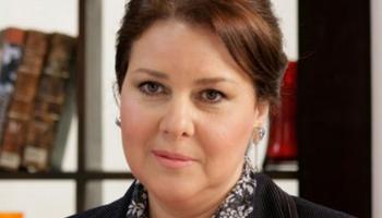 الفنانة دلال عبدالعزيز