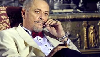 الفنان الراحل محمود عبدالعزيز