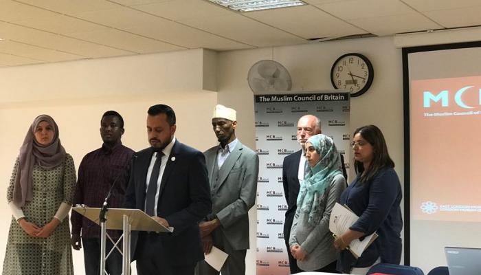 الأمين العام لمجلس مسلمي بريطانيا أثناء مؤتمر صحفي بعد هجوم لندن