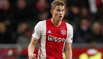 دي ليخت مدافع أياكس