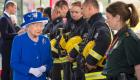 بالصور.. الملكة إليزابيث تزور أبطال حريق برج لندن