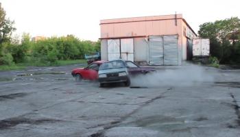 هواة روس حولوا 3 سيارات إلى لعبة "فيدجيت سبنر"