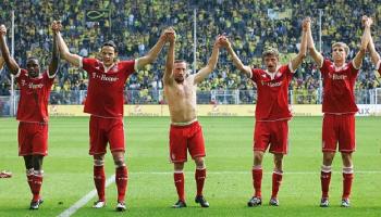 بايرن يحتفل بالفوز