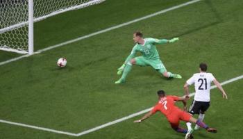 سانشيز يسجل في ألمانيا بسبب خطأ مصطافي