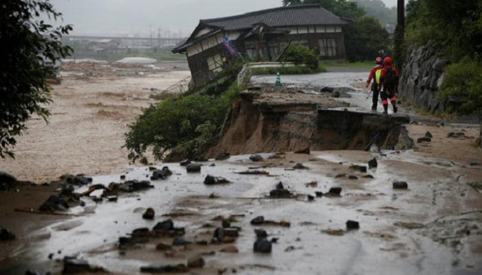 مصرع 6 ونزوح الآلاف في موجة طقس سيئ في اليابان