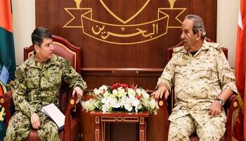 قائد عام قوة دفاع البحرين يستقبل قائد البحرية الأمريكية 