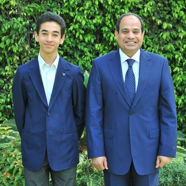 صورة للسيسي قبل انقلابه ونائب ترامب قبل فوزه تثير الجدل