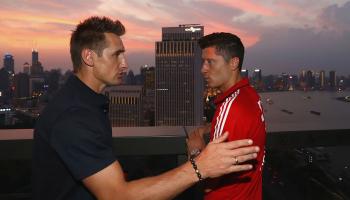 كلوزه ينصح بايرن بضم منافس لليفاندوفسكي