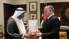 ملك الأردن يمنح السفير الإماراتي في عمان وسام الاستقلال 
