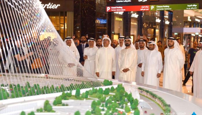 محمد بن راشد يزيح الستار عن المجسم الضخم لبرج خور دبي