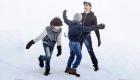 بالفيديو.. هريثيك روشان يتزلج على الجليد مع أولاده