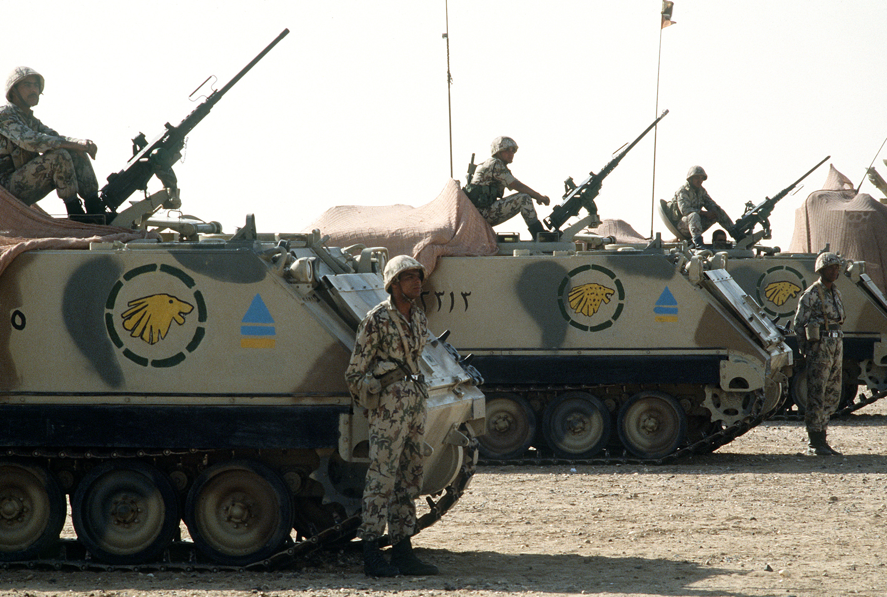 هاتوا الدفاترتنقرأ 80-215945-egyptian-army-editing-kuwait-invasion-gulf-war-4