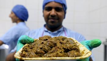 أحد الأطباء العاملين بالمطعم - رويترز