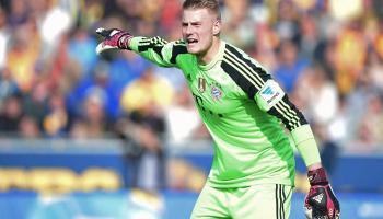 دورتموند ونيوكاسل يتنافسان على حارس البايرن السابق