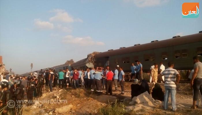 الأهالي والمسعفون في موقع الحادث