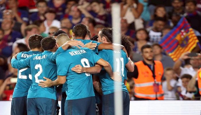 لافتات غاضبة لجماهير برشلونة تطالب برحيل الإدارة