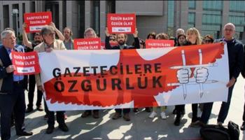 كاتب إسباني: تركيا والمكسيك الأكثر اعتداءً على حرية الصحافة في العالم