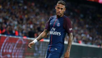 نيمار بقميص باريس سان جيرمان