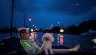 بالصور.. إعصار هارفي.. سكان تكساس يرفضون التخلي عن حيواناتهم