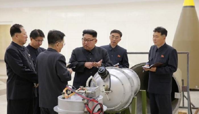 الزعيم الكوري مع القنبلة الهيدروجينية 