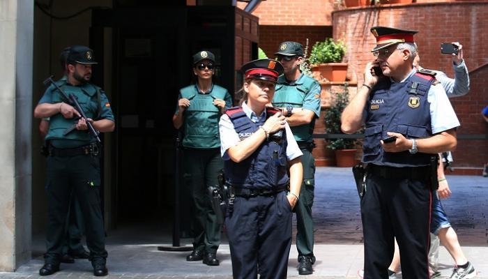 صورة أرشيفية لعناصر من الشرطة الإسبانية