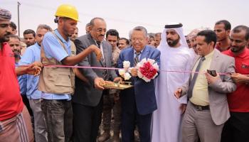 بن دغر يفتتح محطة الكهرباء