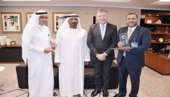 "مطارات دبي" تتسلم جوائز دولية من المعهد البريطاني 