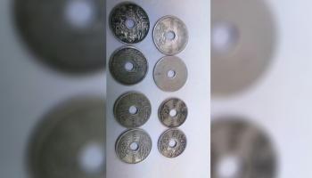 إحباط محاولة تهريب 21 عملة معدنية أثرية
