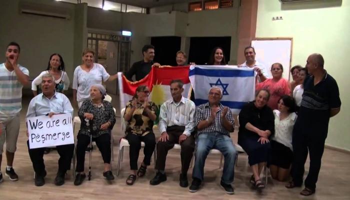 أكراد يعيشون في إسرائيل يرفعون علمي إسرائيل وكردستان