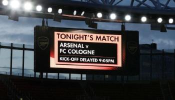 لوحة ملعب الإمارات