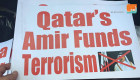 بالصور.. لافتات دعم قطر للإرهاب تنتظر تميم أمام الأمم المتحدة