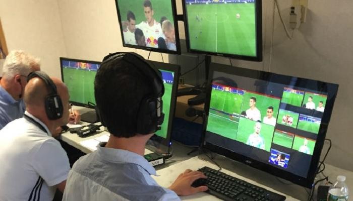خطأ تحكيمي يدفع البرازيل إلى الاستعانة بـ "تقنية الفيديو"