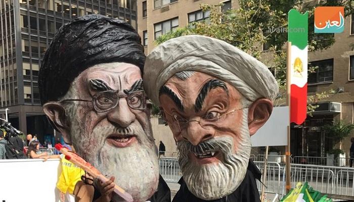 دمى لروحاني والخامنئي في مظاهرات بنيويورك
