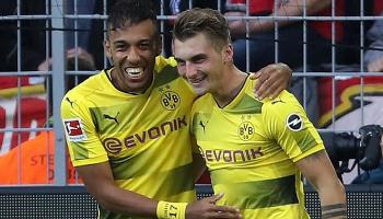 أوباميانج يحتفل بالتسجيل