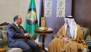 عبداللطيف الزياني الأمين العام لمجلس التعاون مع وزير الإعلام اليمني