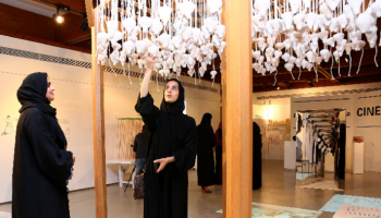 رؤية فنية معاصرة لاستكشاف الألعاب الشعبية الإماراتية 