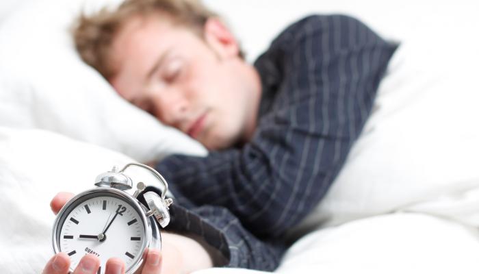 النوم الجيد ليلا يطرد الأفكار السلبية -تعبيرية