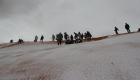 بالصور.. الثلوج تعانق رمال الصحراء الجزائرية