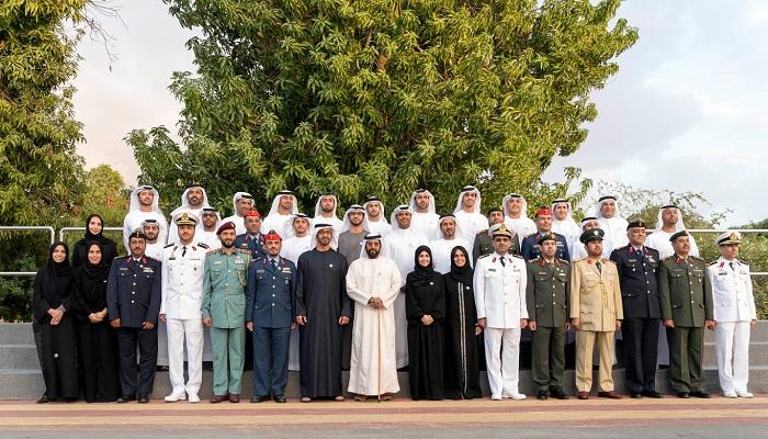 الشيخ محمد بن زايد آل نهيان يستقبل خريجي كلية الدفاع الوطني