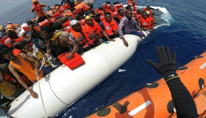 مهاجرون في أحد السواحل الإيطالية- أرشيف