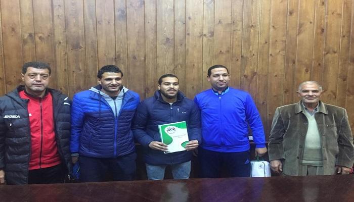رجب عمران بعد توقيعه لنادي المقاصة