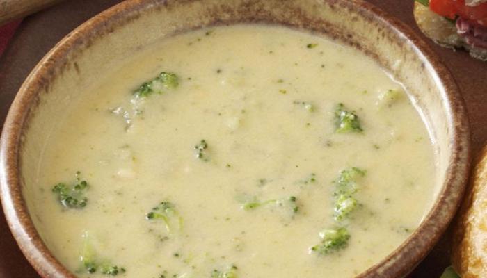 شوربة البروكلى بالدجاج