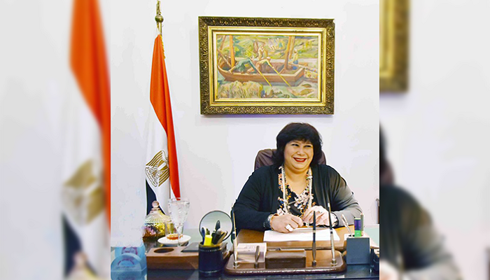 إيناس عبدالدايم في أول أيامها الوزارية