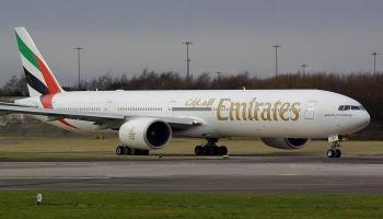 طائرة بوينج "777-300 إي آر" تابعة لـ"طيران الإمارات"