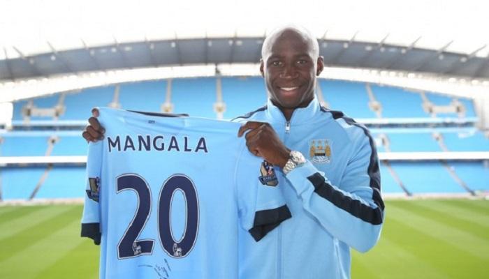 إلياكيم مانجالا مدافع نادي مانشستر سيتي